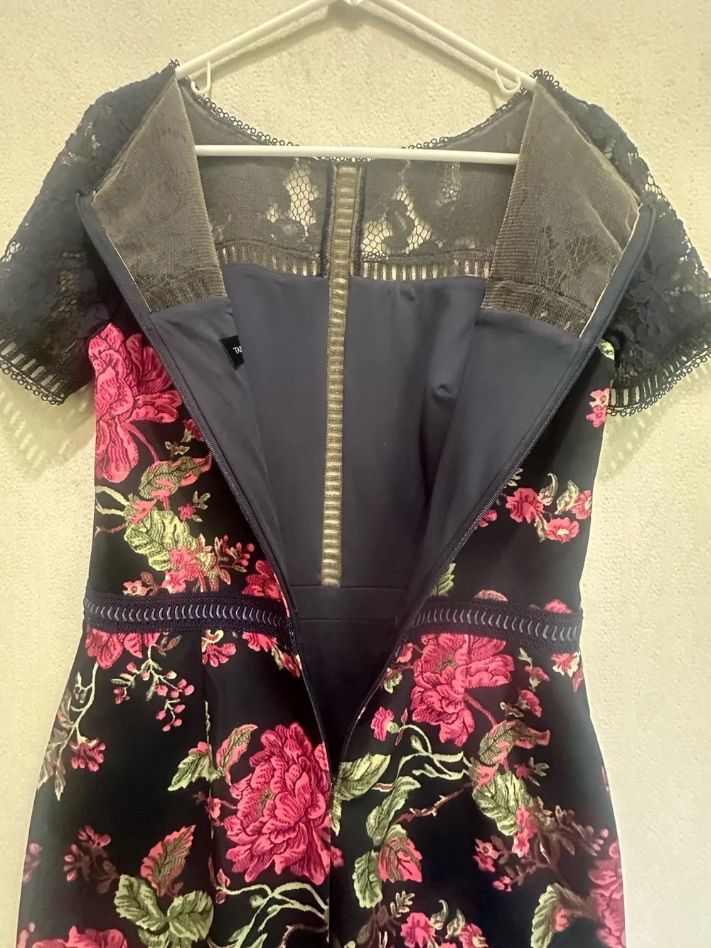Tadashi Shoji Helena Black Floral Neoprene & Lace Sheath Dress Sz 10 - Picture 13 of 16